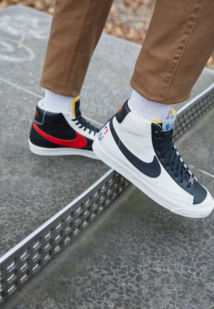 Фото № 3 с приближением к товару «‎Nike Blazer ’77 Emb »