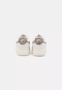 Фото № 4 с приближением к товару «‎AIR FORCE 1 '07 REC»
