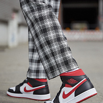 Фото № 3 с приближением к товару «‎Air Jordan 1 »