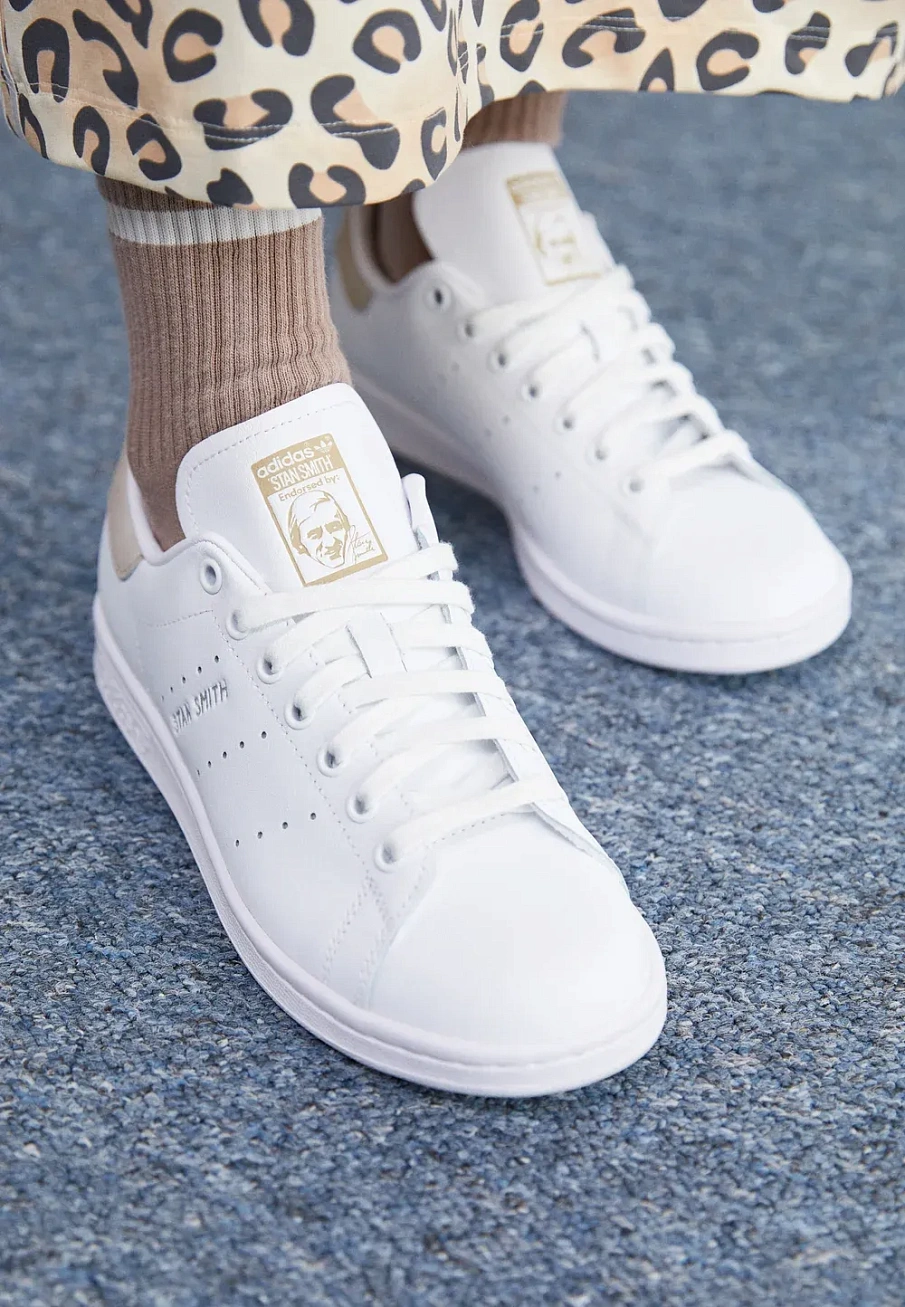 Фото № 2 с приближением к товару «‎STAN SMITH»
