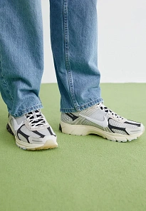 Фото № 2 с приближением к товару «‎ZOOM VOMERO 5 PRM UNISEX»