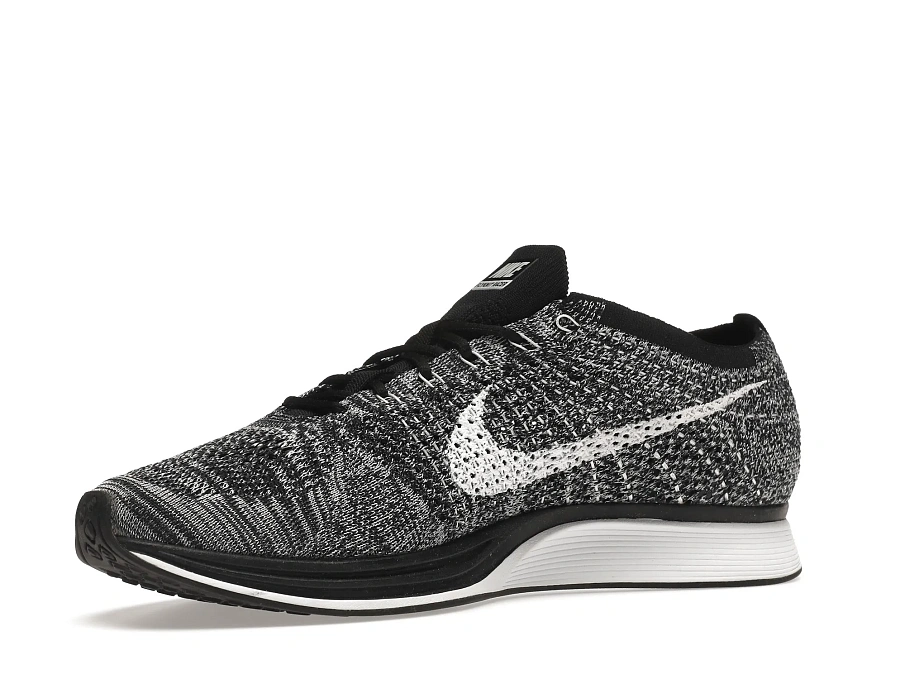 Фото № 2 с приближением к товару «‎Nike Flyknit Racer Oreo 2»