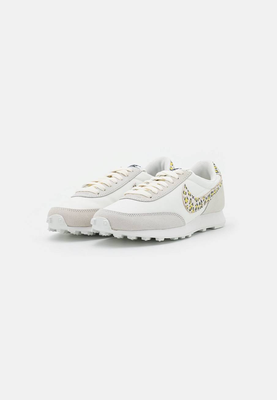 Фото № 3 с приближением к товару «‎Nike Daybreak »