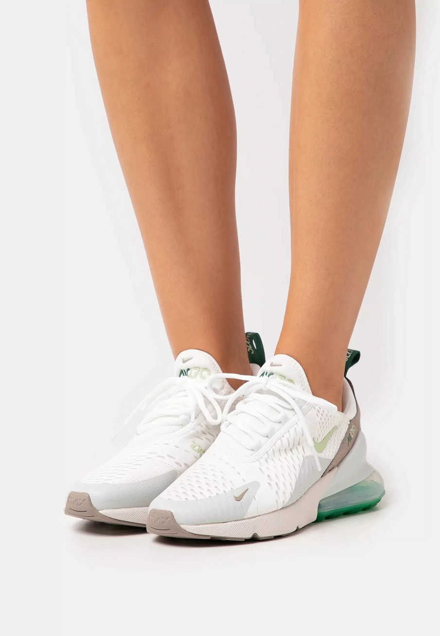 Фото № 3 с приближением к товару «‎W AIR MAX 270»