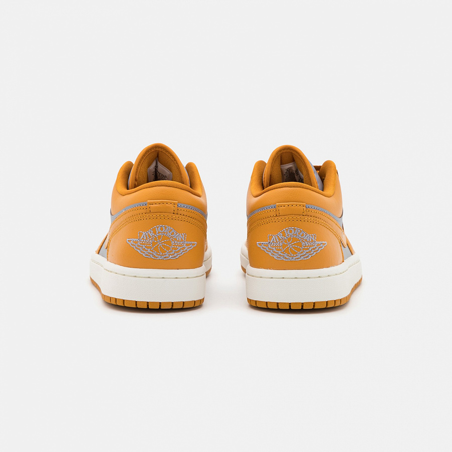 Фото № 4 с приближением к товару «‎Jordan Wmns Air 1 »