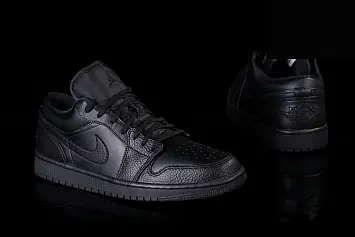 Nike Air Jordan 1 Retro Triple  - 2