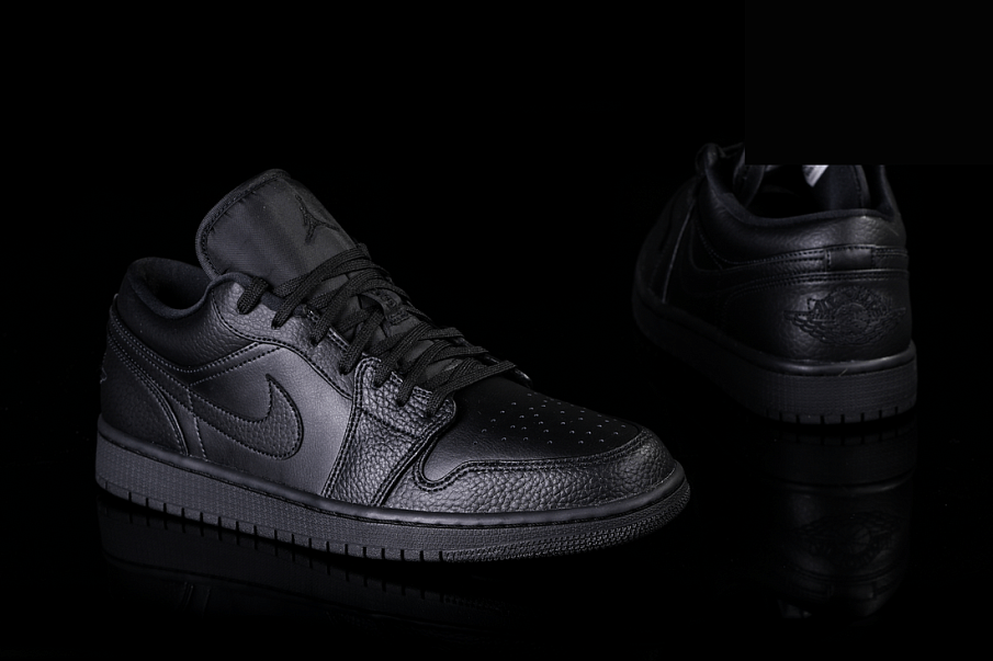 Фото № 2 с приближением к товару «‎Nike Air Jordan 1 Retro Triple »