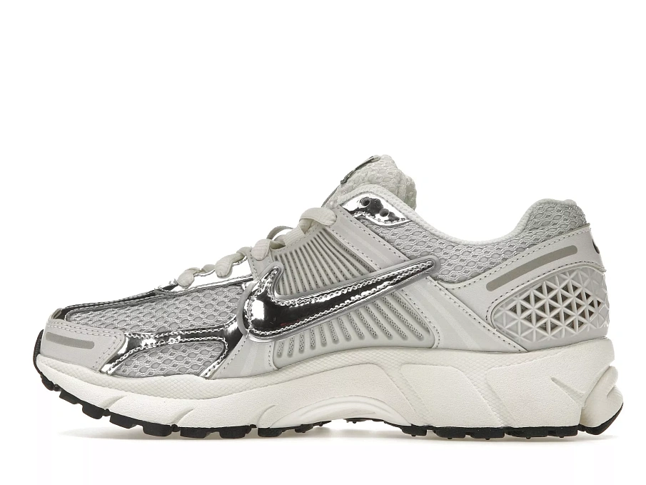 Фото № 2 с приближением к товару «‎Nike Zoom Vomero 5 Photon Dust Metallic Silver »