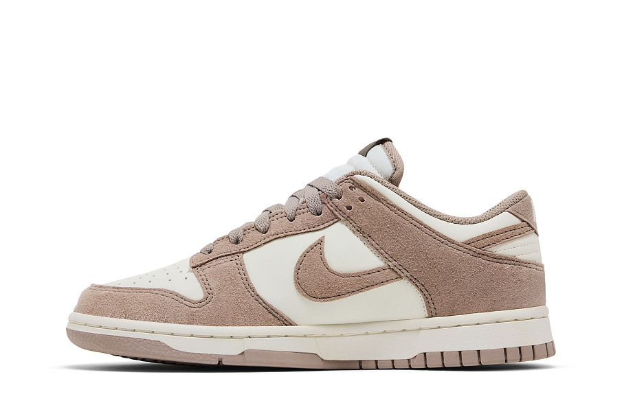 Фото № 4 с приближением к товару «‎Nike Women's Dunk Low Malt Mini Swoosh»
