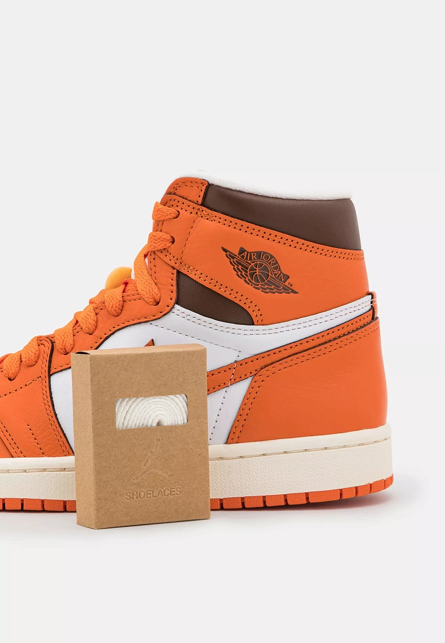 Фото № 4 с приближением к товару «‎W AIR JORDAN 1 RETRO HI OG»