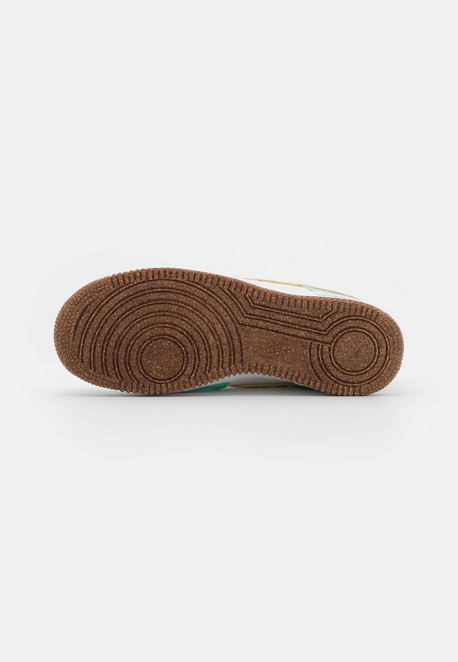 Фото № 4 с приближением к товару «‎Nike Air Force 1 »