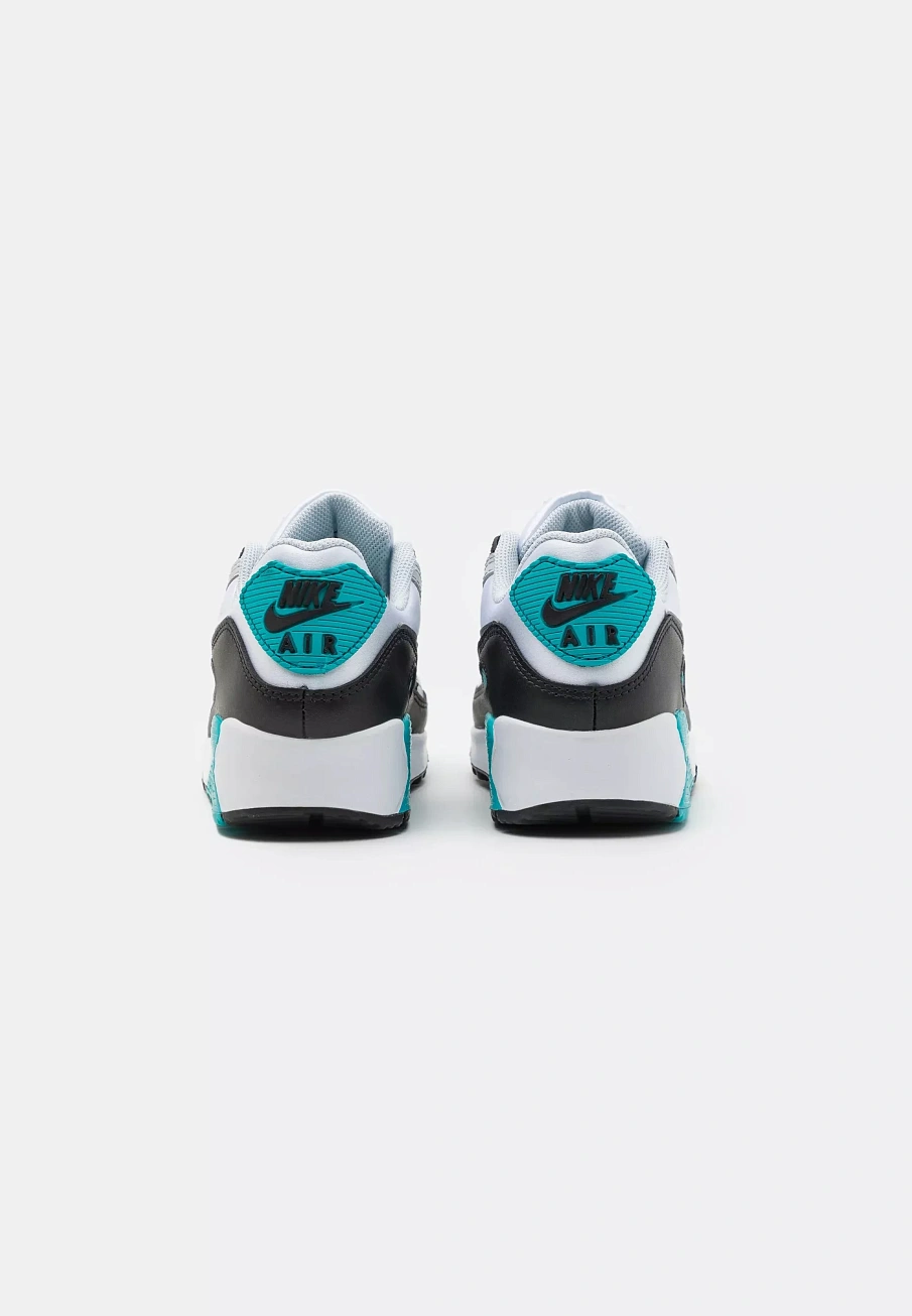 Фото № 3 с приближением к товару «‎AIR MAX 90 »