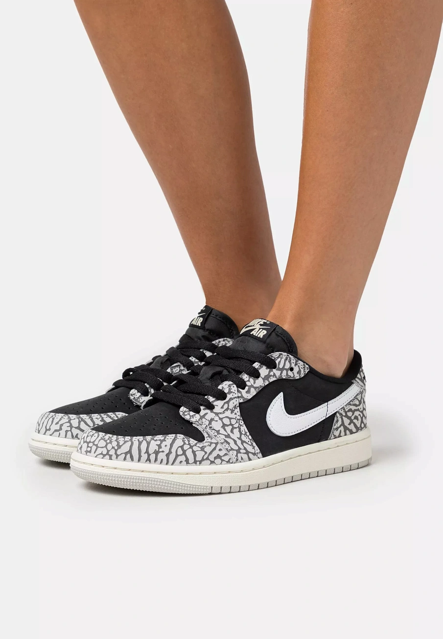 Фото № 1 с приближением к товару «‎WMNS AIR JORDAN 1 RETRO LOW OG»