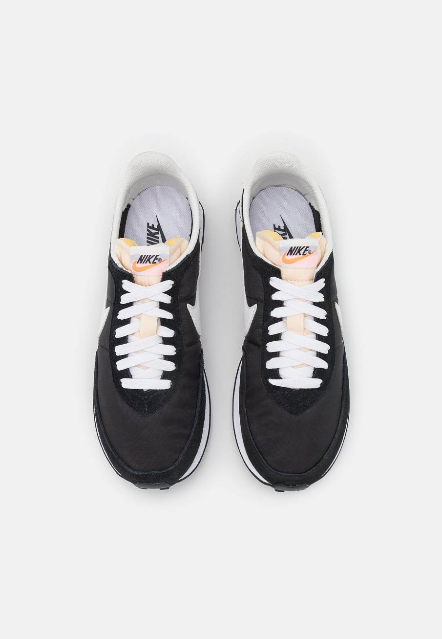 Фото № 3 с приближением к товару «‎Nike Waffle Trainer 2 »