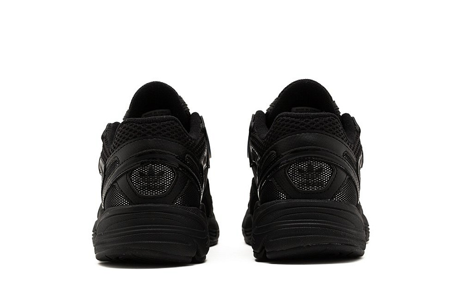 Фото № 5 с приближением к товару «‎Adidas Astir W»