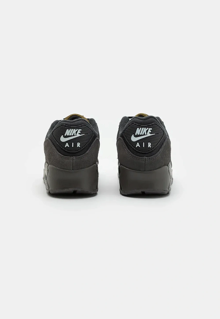 Фото № 3 с приближением к товару «‎AIR MAX 90»