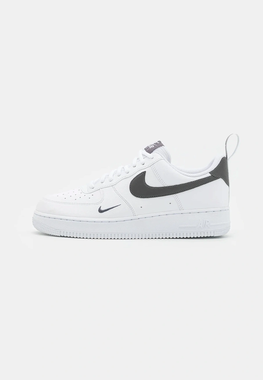 Фото № 1 с приближением к товару «‎NIKE AIR FORCE 1 '07 LV8 UT TU »