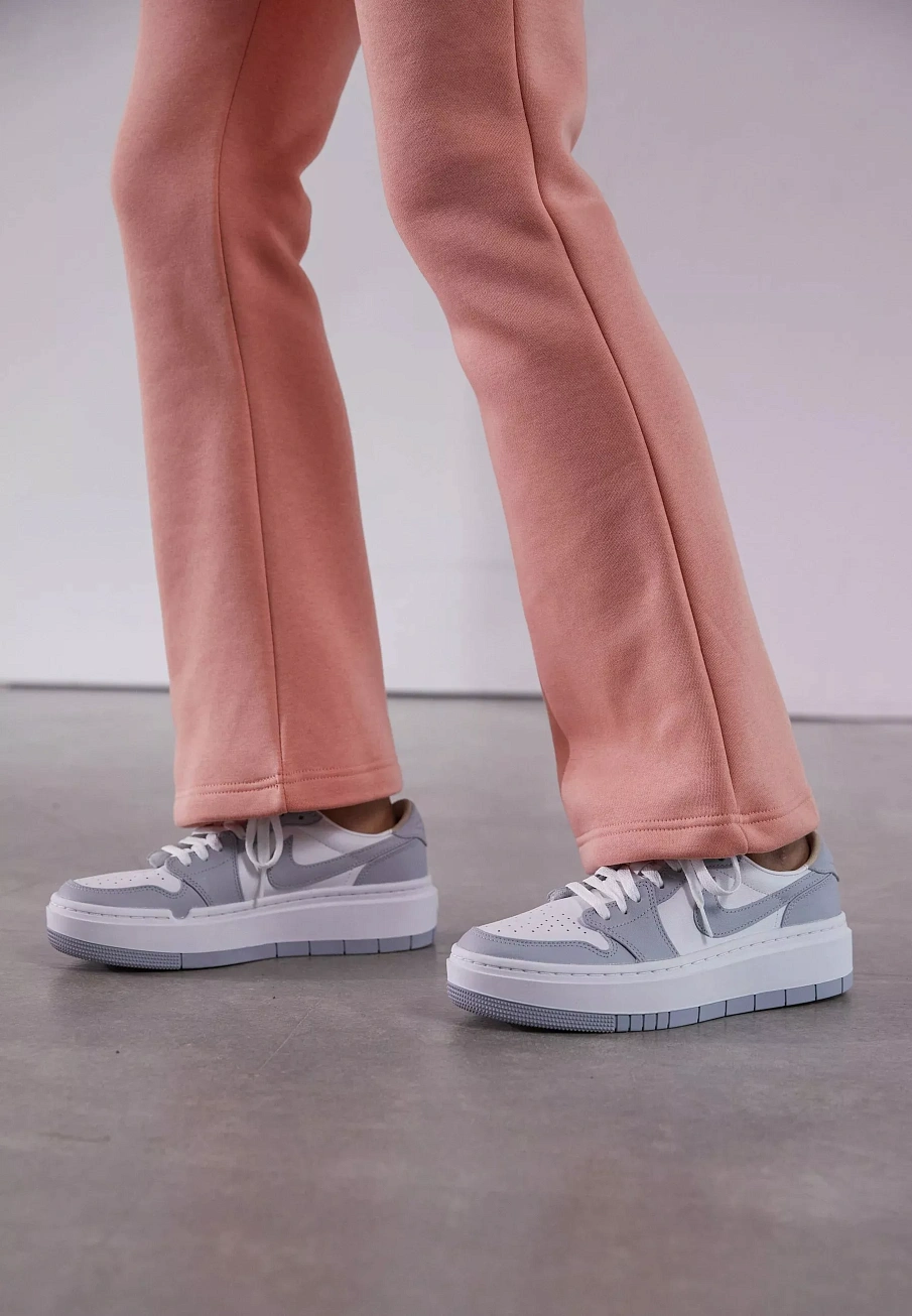 Фото № 3 с приближением к товару «‎AIR JORDAN 1 ELEVATE»