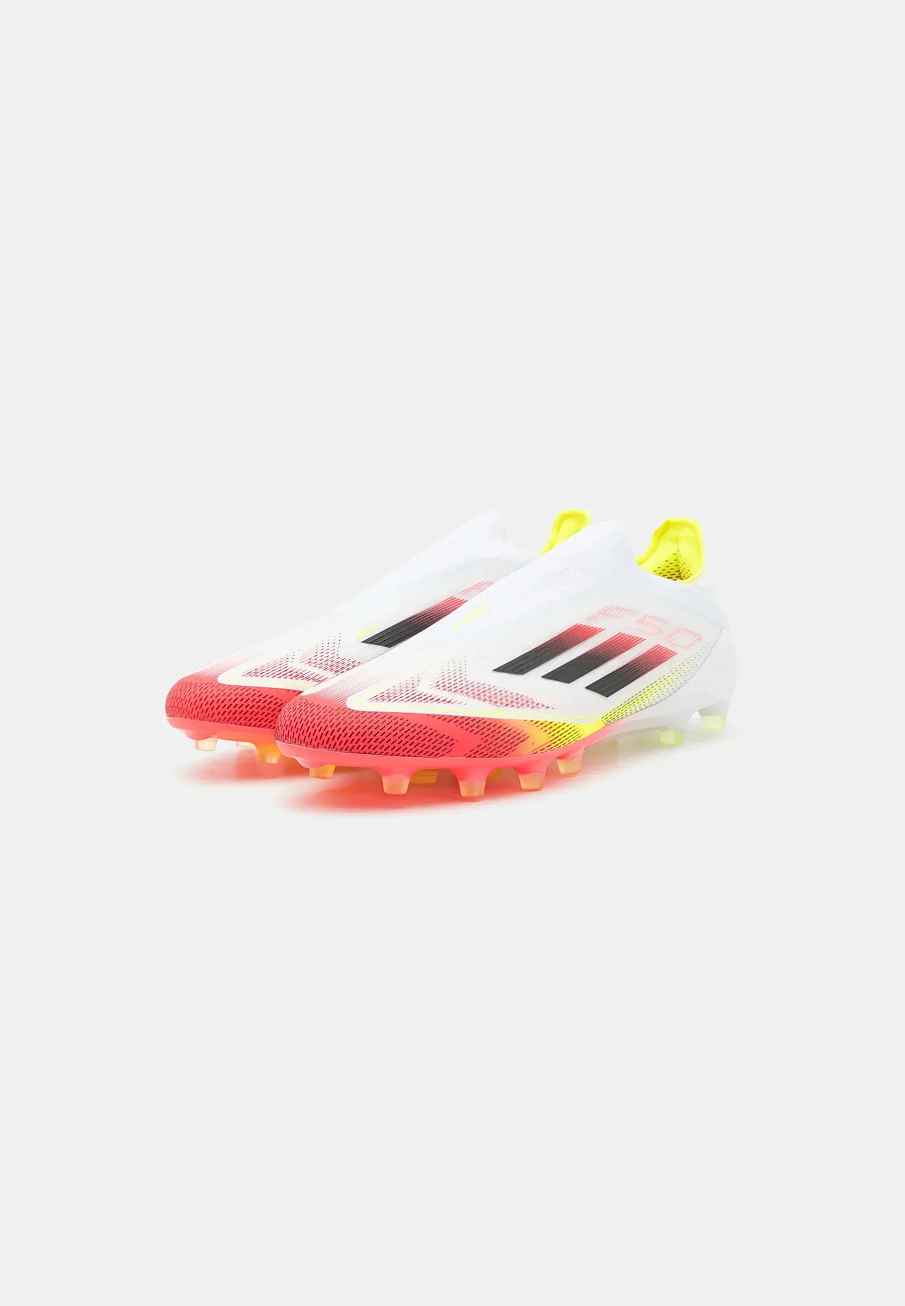 Фото № 2 с приближением к товару «‎F50 ELITE LACELESS ARTIFICIAL GRASS»