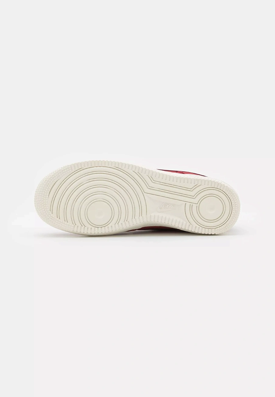 Фото № 4 с приближением к товару «‎NIKE AIR FORCE 1 PREMIUM»