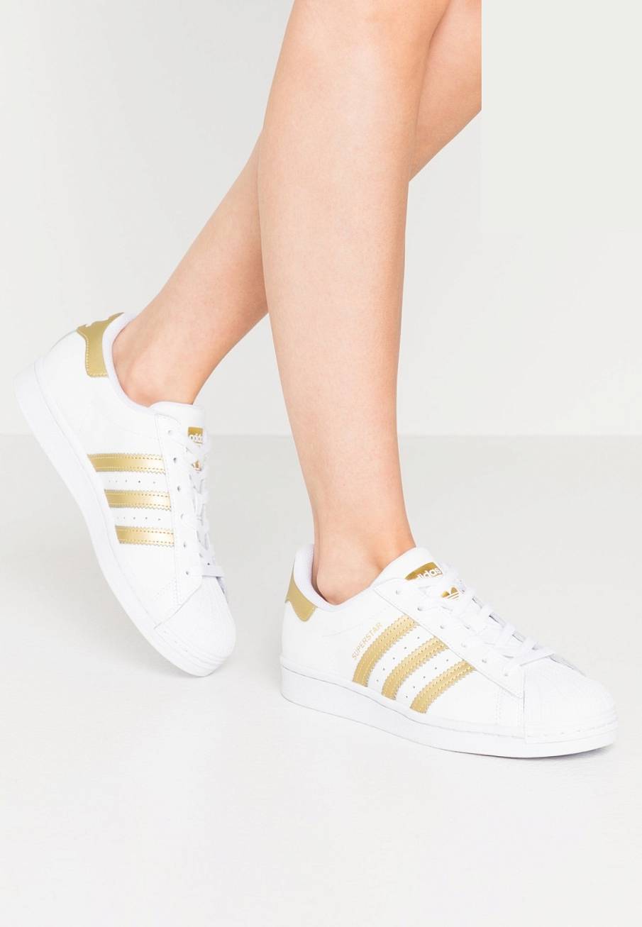 Фото № 1 с приближением к товару «‎Adidas Superstar »