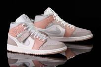 Фото № 3 с приближением к товару «‎Nike Air Jordan 1 Retro Milan»
