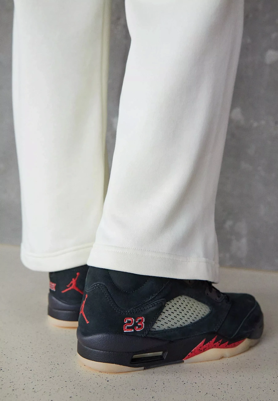 Фото № 3 с приближением к товару «‎WMNS AIR JORDAN 5 RETRO GTX»