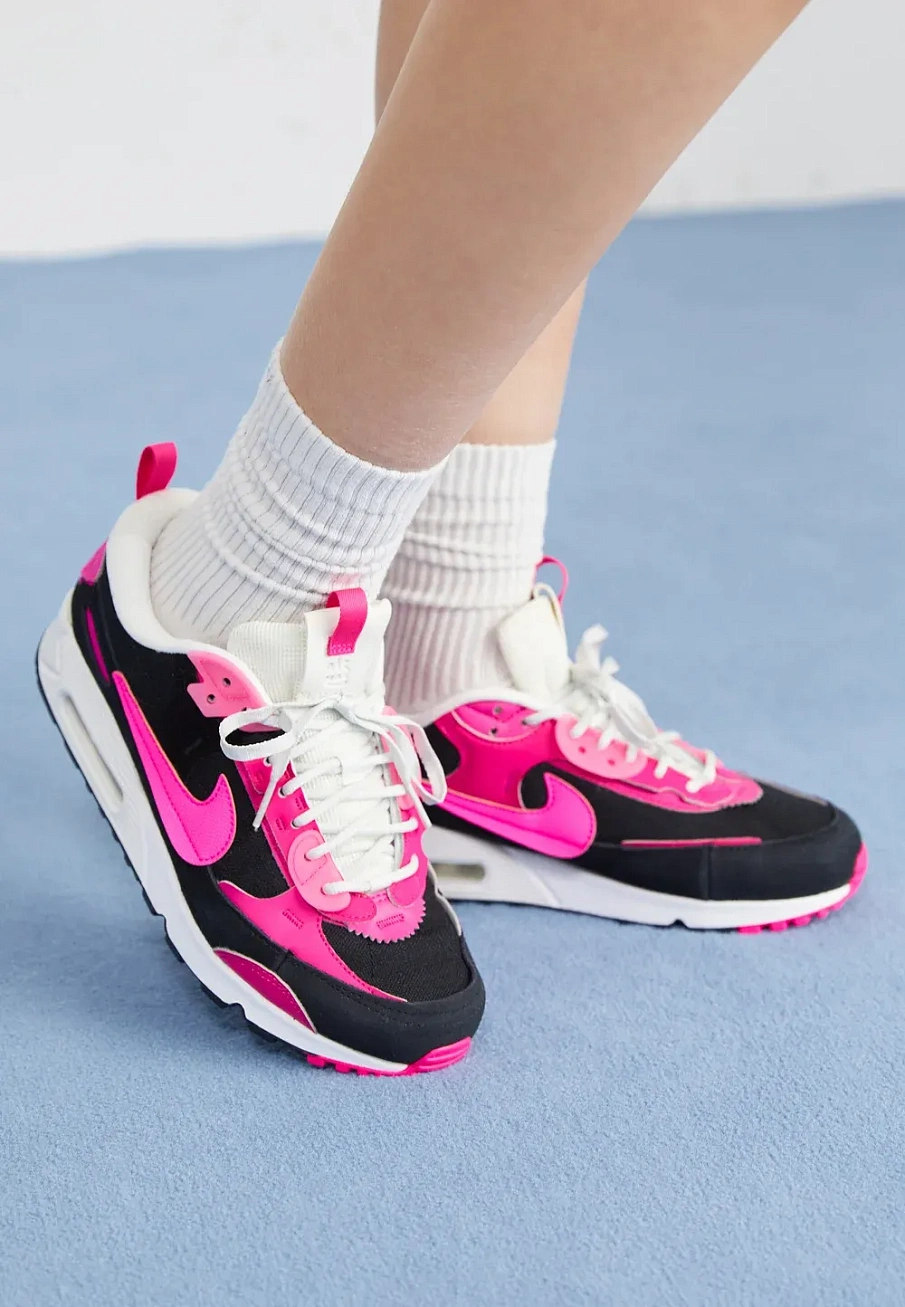 Фото № 2 с приближением к товару «‎AIR MAX 90 FUTURA»