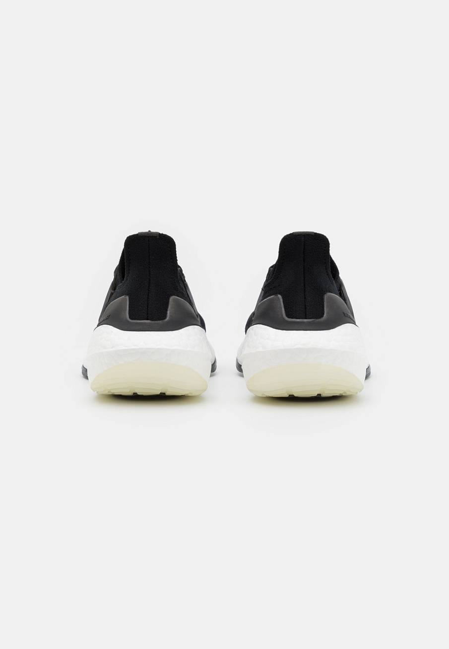 Фото № 3 с приближением к товару «‎Adidas Ultraboost 21»