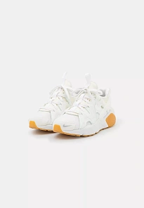 Фото № 2 с приближением к товару «‎AIR HUARACHE»