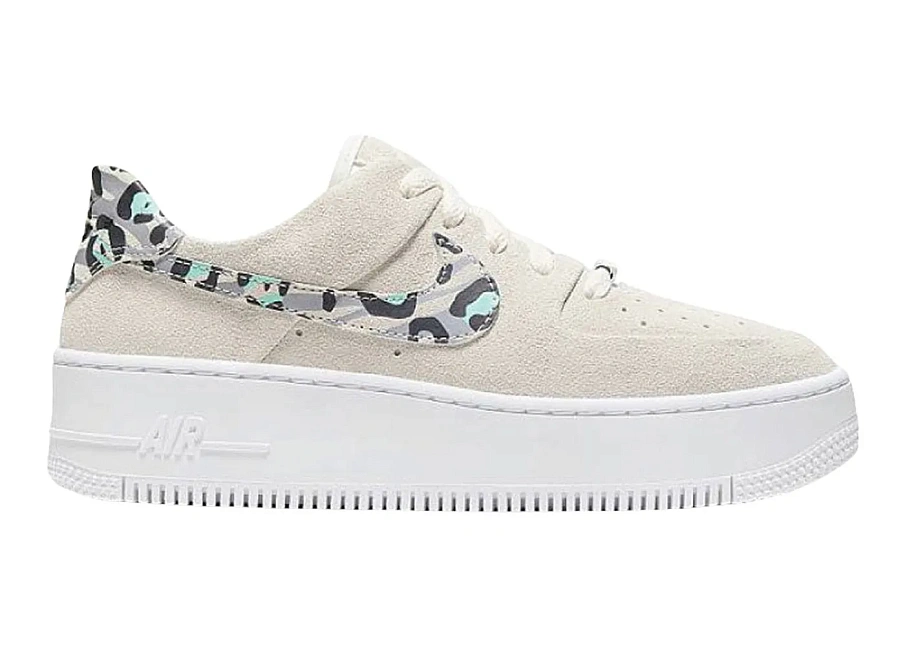 Фото № 1 с приближением к товару «‎Nike Air Force 1 Sage Low Team Gold Leopard »