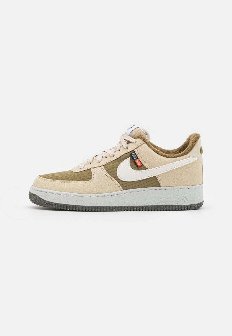 Фото № 1 с приближением к товару «‎Nike Air Force 1 ’07 Lv8 »