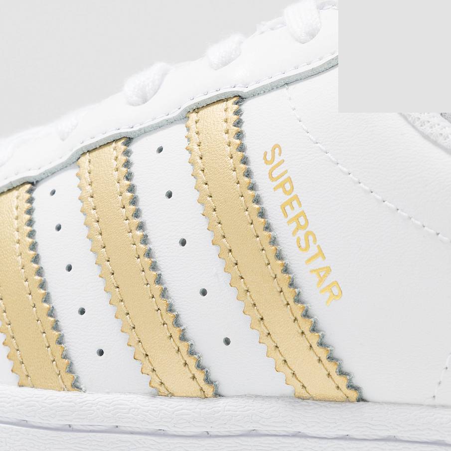 Фото № 3 с приближением к товару «‎Adidas Superstar »