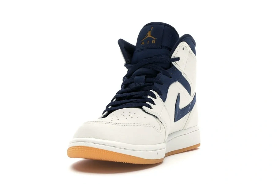 Фото № 3 с приближением к товару «‎Jordan 1 Retro Mid Jeter»