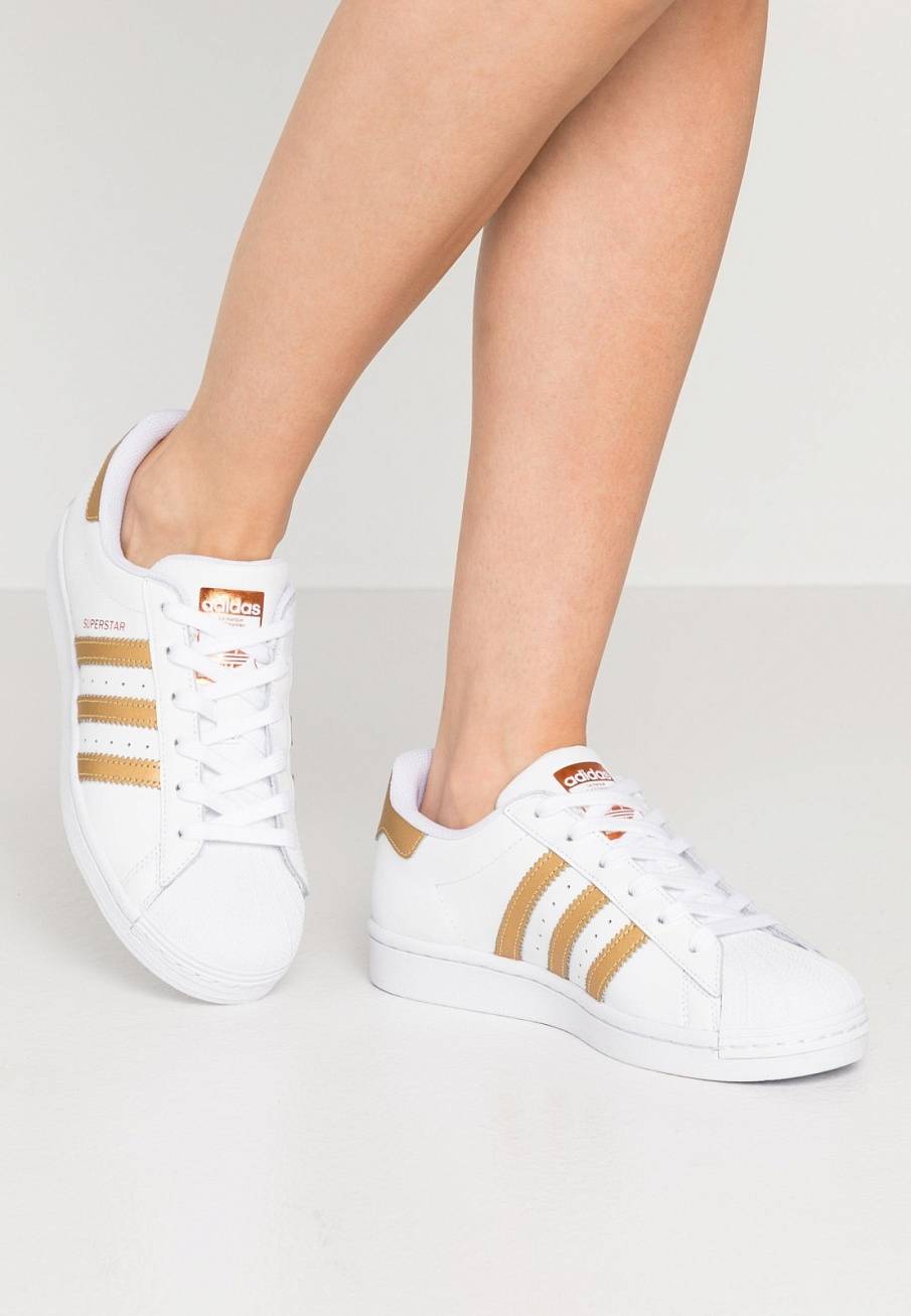 Фото № 1 с приближением к товару «‎Adidas Superstar »
