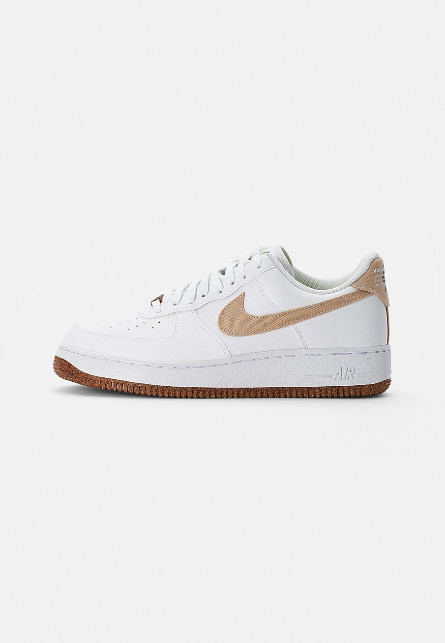 Фото № 1 с приближением к товару «‎Nike Air Force 1 »