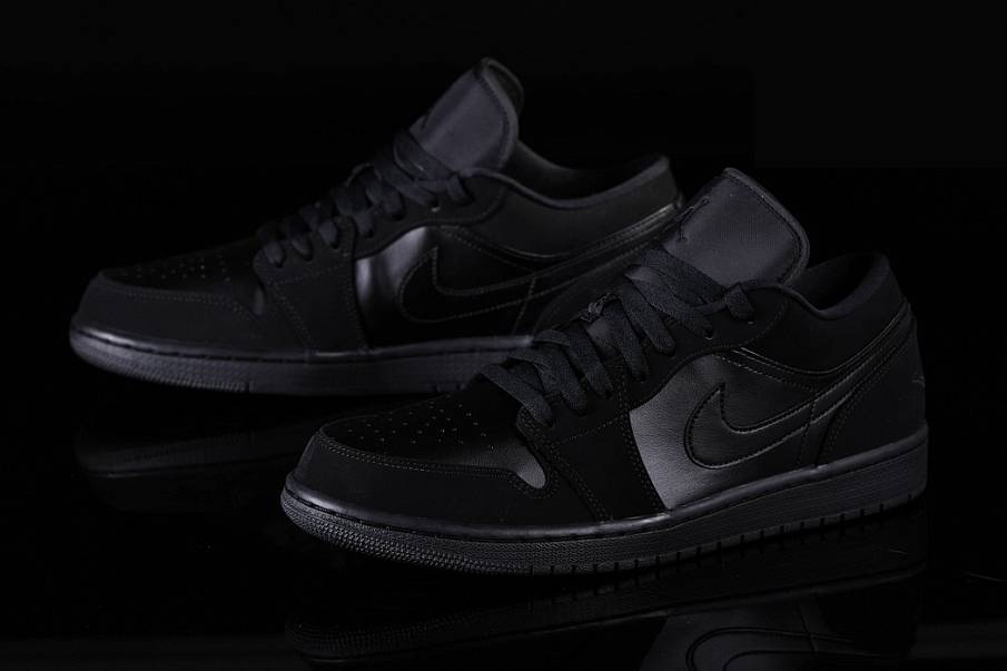 Фото № 2 с приближением к товару «‎Nike Air Jordan 1 Retro Triple »