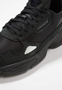 Фото № 3 с приближением к товару «‎Adidas Falcon »