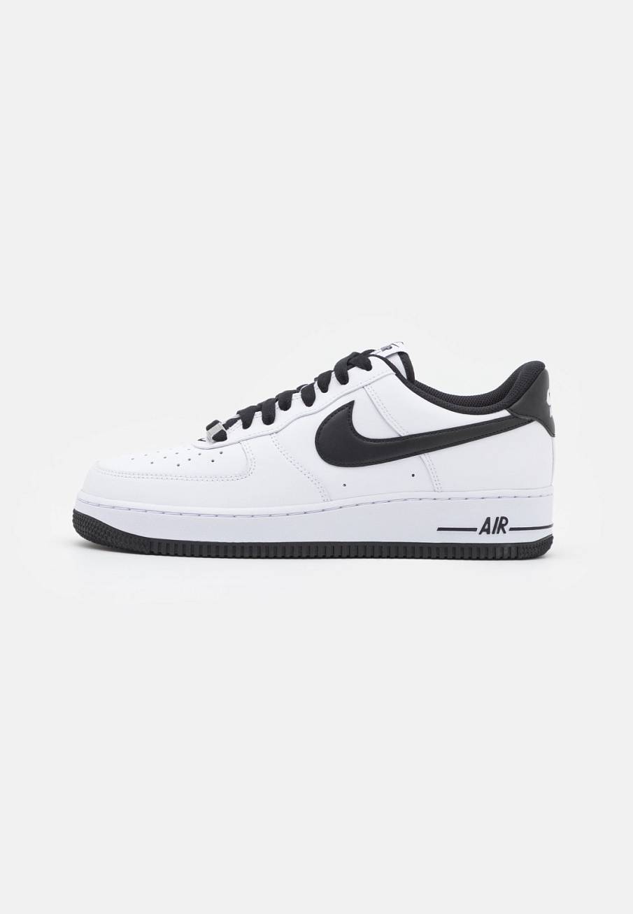 Фото № 1 с приближением к товару «‎Nike Air Force 1 ’07 »