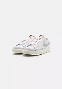 Фото № 3 с приближением к товару «‎BLAZER 77 VNTG UNISEX»