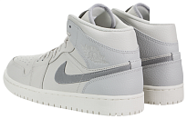 Фото № 4 с приближением к товару «‎Nike Air Jordan 1 Mid Light Bone»