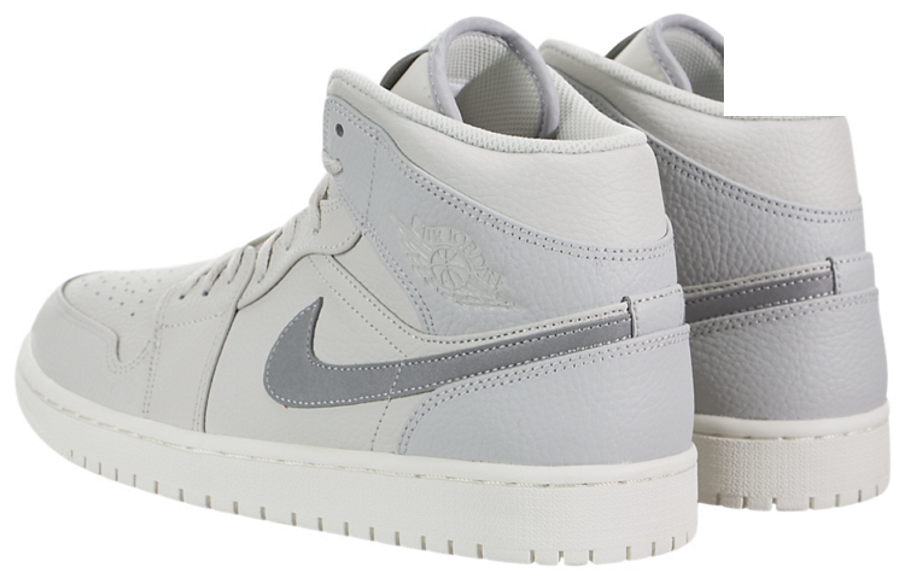Фото № 4 с приближением к товару «‎Nike Air Jordan 1 Mid Light Bone»