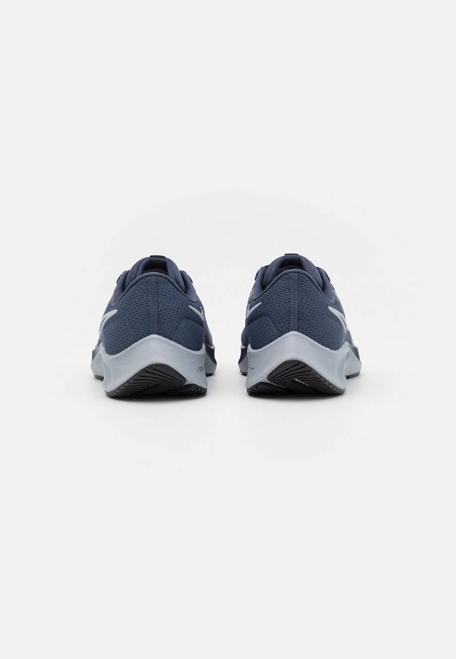 Фото № 3 с приближением к товару «‎Nike Air Zoom Pegasus 38»