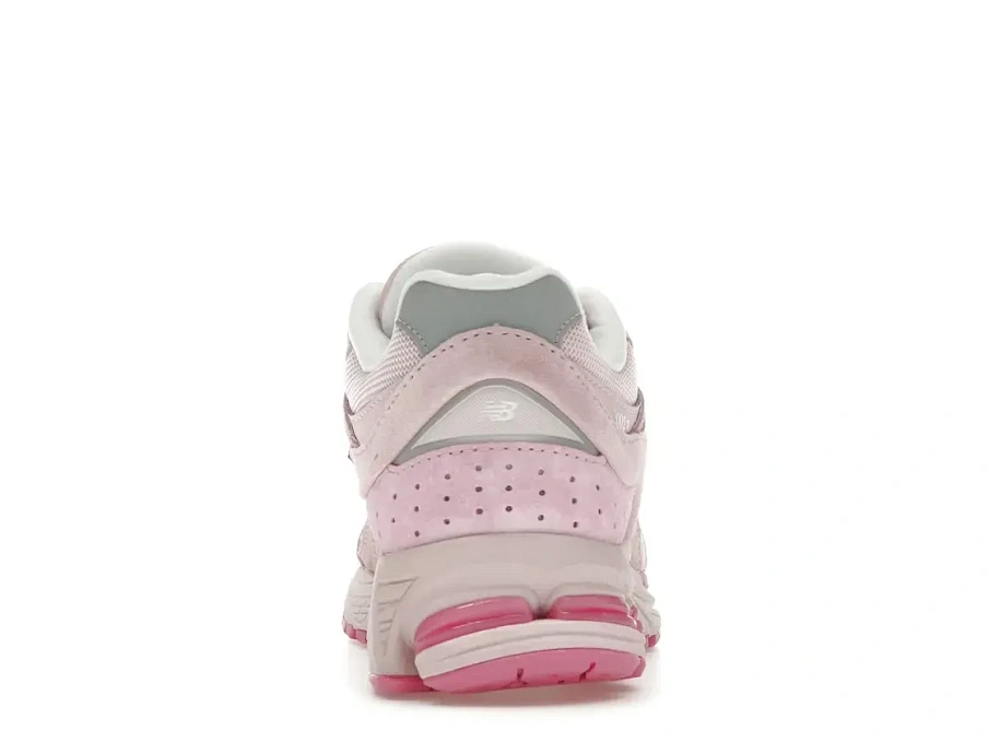 Фото № 4 с приближением к товару «‎New Balance 2002R»