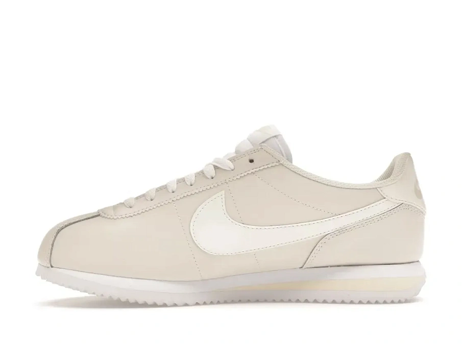 Фото № 3 с приближением к товару «‎Nike Cortez»