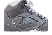 Фото № 3 с приближением к товару «‎Air Jordan 5 Retro GS Wolf Grey 2026»