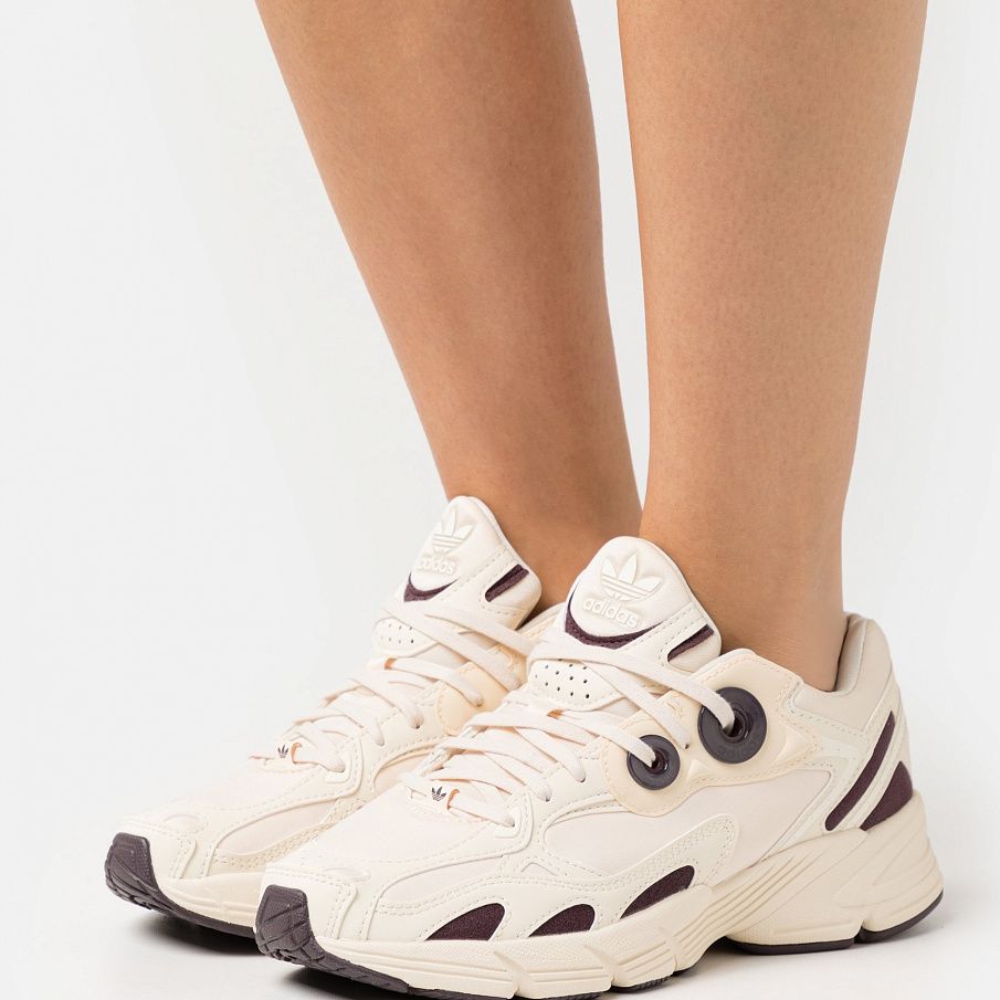 Фото № 2 с приближением к товару «‎Adidas Astir »