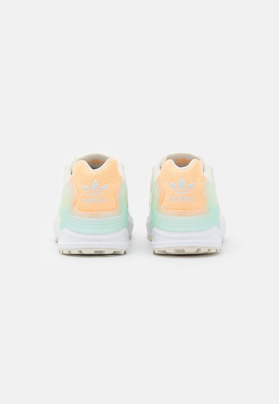 Фото № 4 с приближением к товару «‎Adidas ZX Wavian »