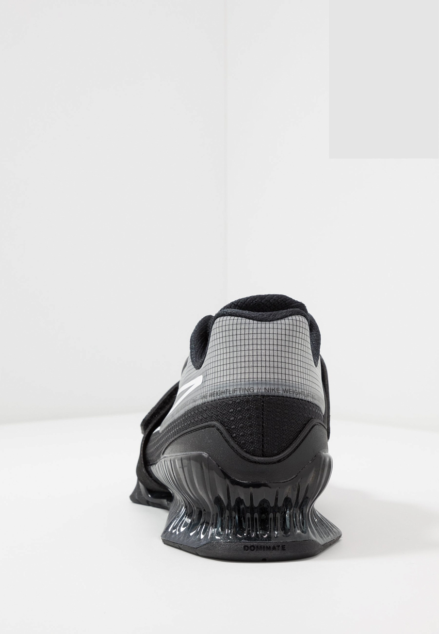 Фото № 5 с приближением к товару «‎Nike»