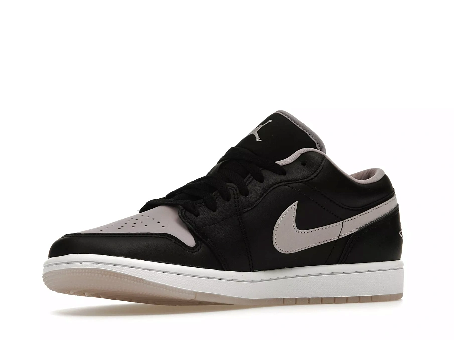 Фото № 5 с приближением к товару «‎Jordan 1 Low SE Black Iced Lilac»